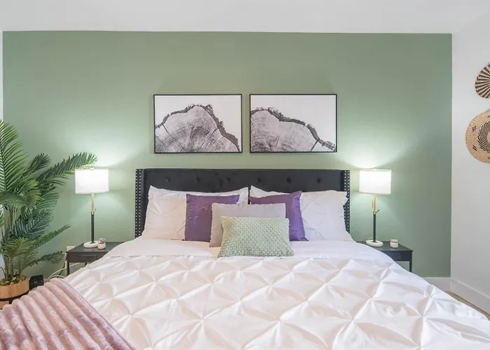 Remodeled King Bed Suite Sonoran Sunset Lounge *