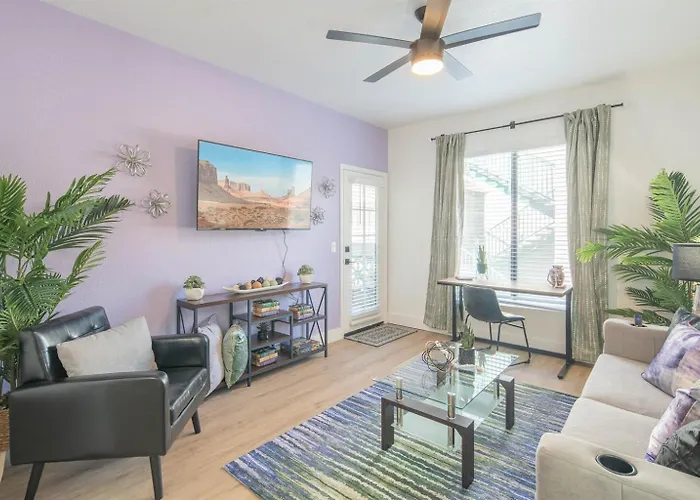 Remodeled King Bed Suite Sonoran Sunset Lounge